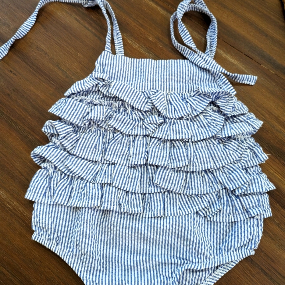 Mudpie baby and white seersucker size 0/3 euc